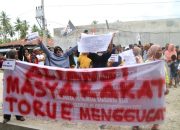 Kantor Disegel, Warga Desak Kades Torue Mundur