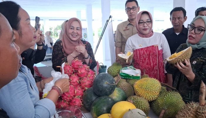 Wamenkop Dorong Gerakan “Satu Pekarangan Satu Pohon Durian”