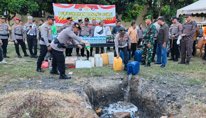 Jelang Nataru, Ratusan Liter Miras Dimusnahkan