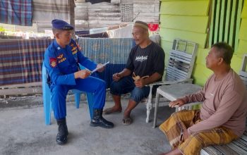 Satpolair Bantu Nelayan Urus Kartu KUSUKA