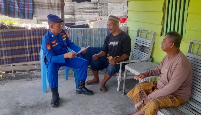 Satpolair Bantu Nelayan Urus Kartu KUSUKA