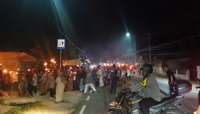 Pawai Obor Ramadhan Terangi Malam Parigi Utara