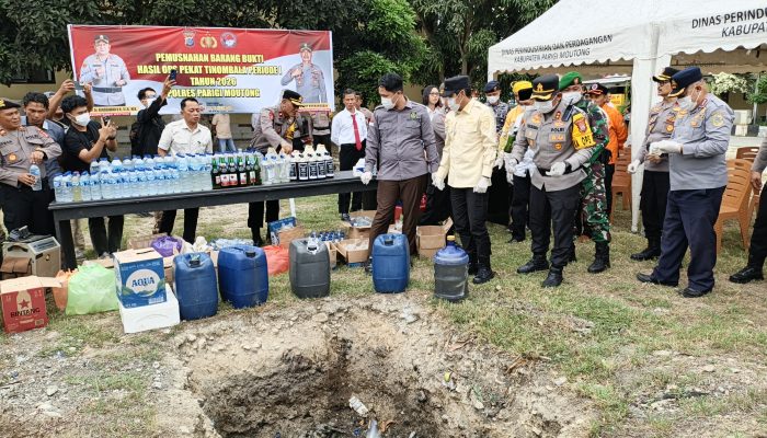 Polres Parimo Musnahkan Ratusan Liter Miras Hasil Operasi Pekat Tinombala 2026