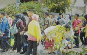 Pemda Parigi Moutong Bagikan 2.500 Bibit Durian Gratis