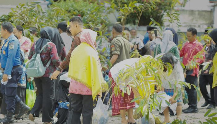 Pemda Parigi Moutong Bagikan 2.500 Bibit Durian Gratis