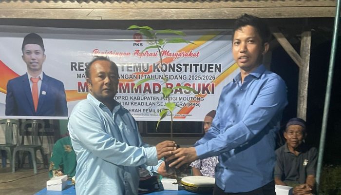 Anleg PKS Serahkan Ribuan Bibit Kakao dan Salurkan Bantuan Tunai Lansia