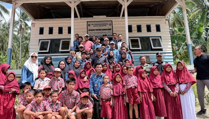 Kunjungi Desa Bainaa Barat, Bupati Fokus Benahi Pendidikan dan Infrastruktur Dasar